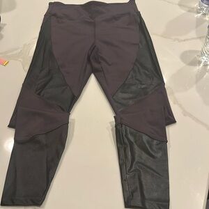 Koral purple and black leggings L